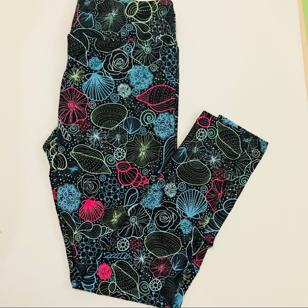 Beautiful seashells Leggings OS